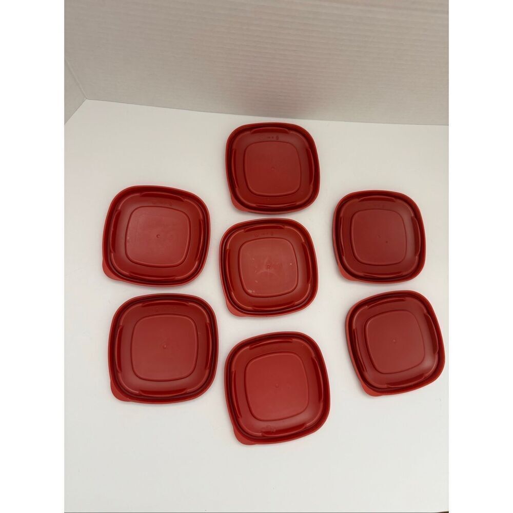 Rubbermaid Easy Find 4.5” Red Square Lid Replacement 7J58 Set of 7 - Picture 2 of 3